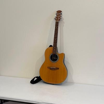 OVATION ~ Celebrity Acoustic / Electric Guitar & Case ~ Like New