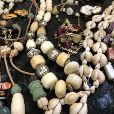 Mixed Costume Jewelry - Lot J207