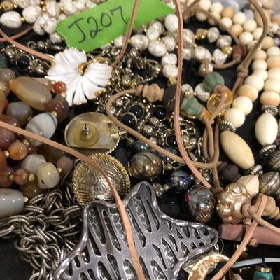 Mixed Costume Jewelry - Lot J207