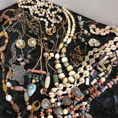 Mixed Costume Jewelry - Lot J207