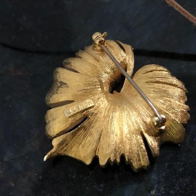 Mixed Costume Jewelry - Lot J207