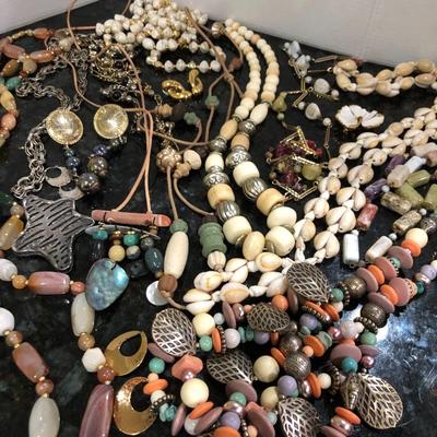 Mixed Costume Jewelry - Lot J207