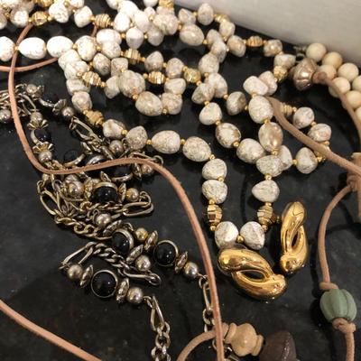 Mixed Costume Jewelry - Lot J207