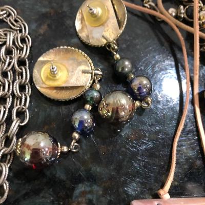 Mixed Costume Jewelry - Lot J207