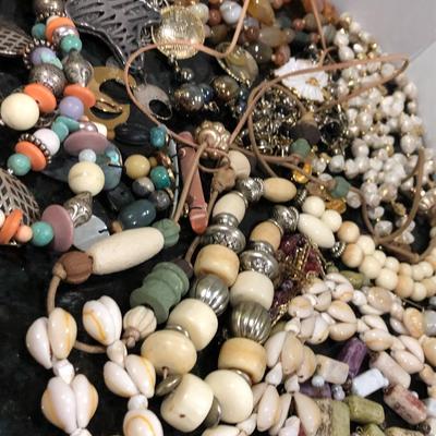 Mixed Costume Jewelry - Lot J207