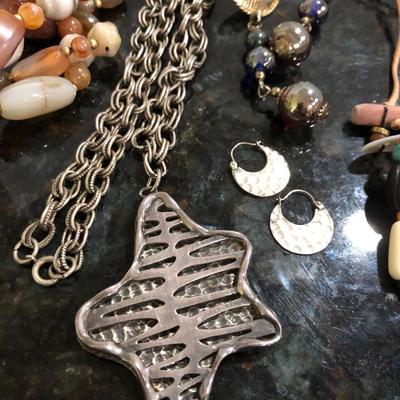 Mixed Costume Jewelry - Lot J207