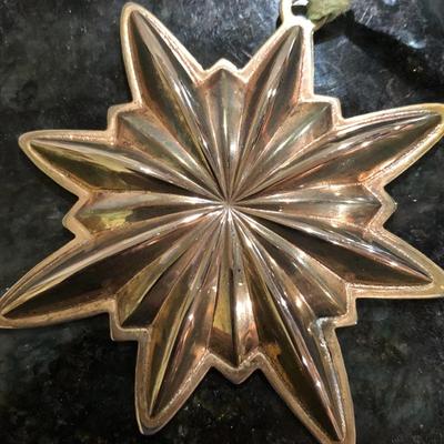 KIRK STIEFF CO. Williamsburg Silver Plate 1981 Ornament -Lot 425