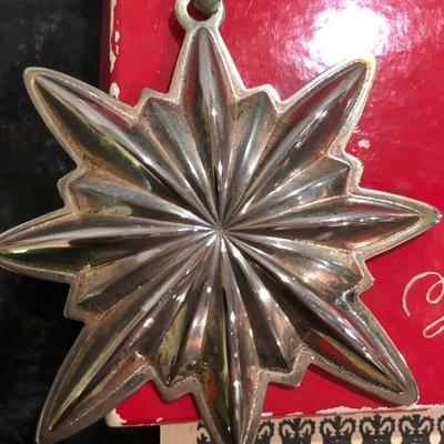 KIRK STIEFF CO. Williamsburg Silver Plate 1981 Ornament -Lot 425