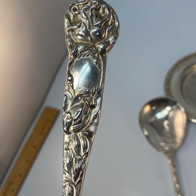 Vintage Silver Plate Ornate Floral Rose Handle Serving Tongs Spoons & Small Vine Edge Plate