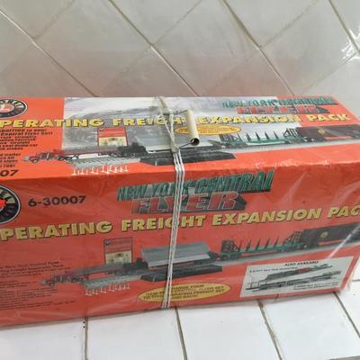 Lionel Train Operating Freight Expansion track