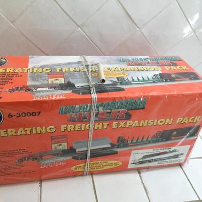 Lionel Train Operating Freight Expansion track