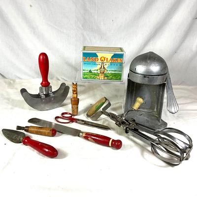 1568 Vintage Kitchen Accessories, Land o' Lakes Recipe Box , Juice o matic