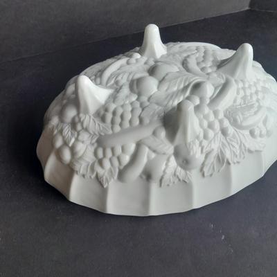 Vintage Indiana Glass Tri - Footed Oval Milk Glass Fruit Bowl, 1960s with Dresdena ware pie server