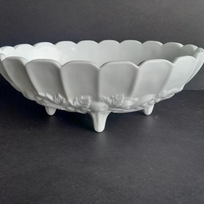 Vintage Indiana Glass Tri - Footed Oval Milk Glass Fruit Bowl, 1960s with Dresdena ware pie server
