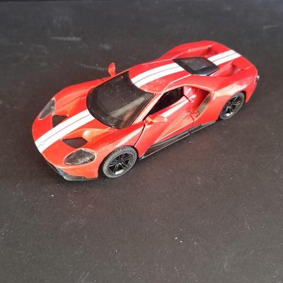 His & Her's Die Cast cars Kentoys SUV and MSZ 2017 FORD GT