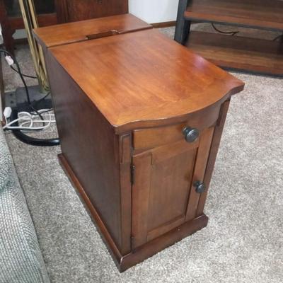 END TABLE WITH POWER SUPPLY, STORAGE AND PULL OUT DRINK HOLDERS