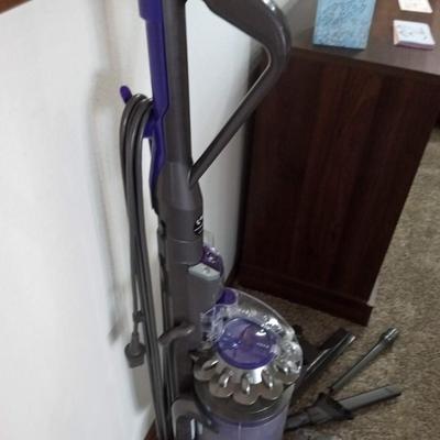 DYSON ANIMAL 2 BAGLESS VACUUM WITH MANY ATTACHMENTS