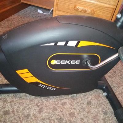 JEEKEE RECUMBENT EXERCISE BIKE, HAND WEIGHTS AND MORE