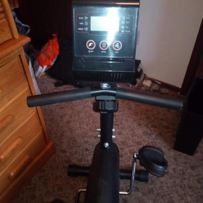 JEEKEE RECUMBENT EXERCISE BIKE, HAND WEIGHTS AND MORE