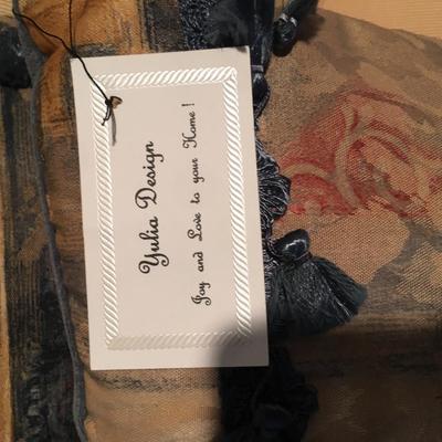 Pairof Yula design pillows