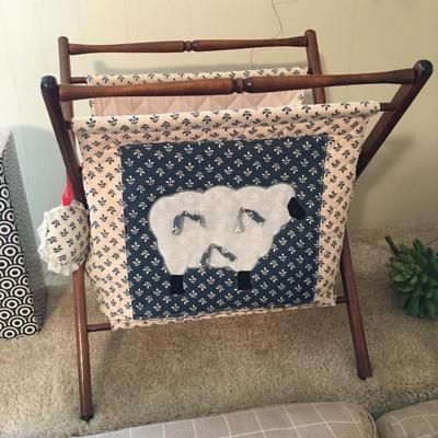 Folding knitting basket