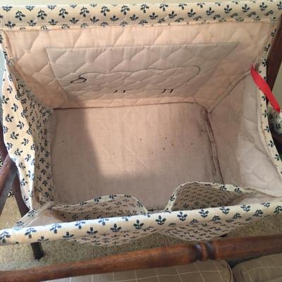 Folding knitting basket