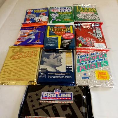 LOT 38 10 VINTAGE PACKS OF FOOTBALL TRADING CARDS