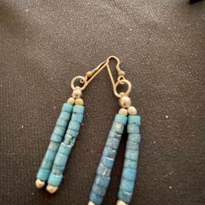 STONE AND BEADED NECKLACE W/EARRINGS
