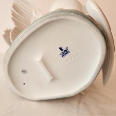 Lot #18  LLADRO Dove Figurine - "Love Nest"