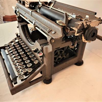 Lot #25  Vintage UNDERWOOD Typewriter