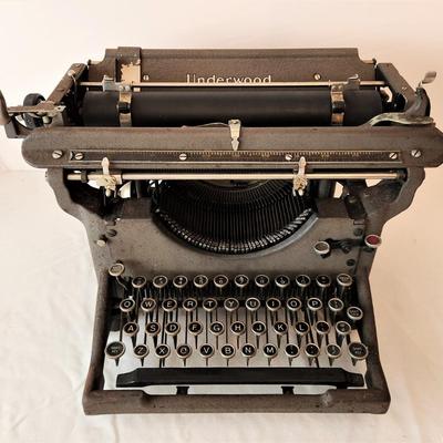 Lot #25  Vintage UNDERWOOD Typewriter