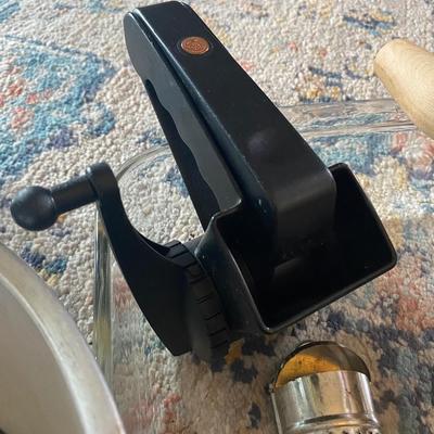 Lot of kitchen items: pyrex, rolling pin, and more