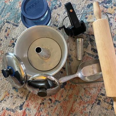 Lot of kitchen items: pyrex, rolling pin, and more