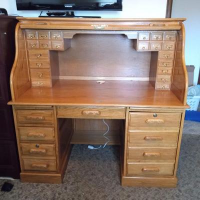 BEAUTIFUL OAK COMPUTER ROLL TOP DESK