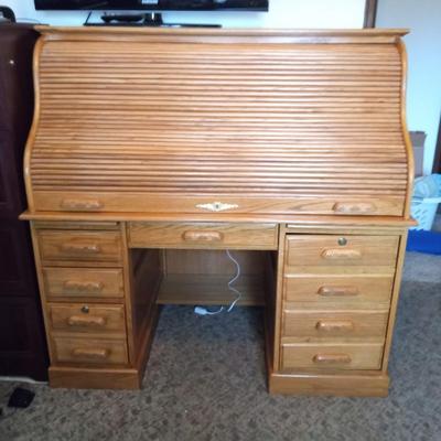 BEAUTIFUL OAK COMPUTER ROLL TOP DESK