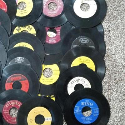 ASSORTMENT OF 45's RECORDS