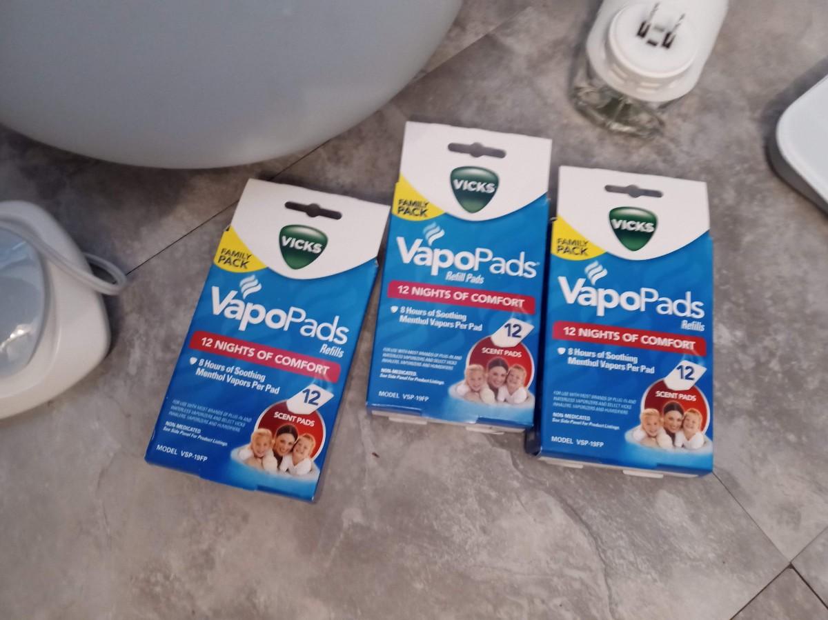 VICKS VAPORIZER, VAPO PADS, BATH SCALE AND CONAIR JEWELRY CLEANER