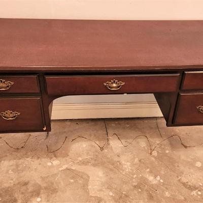 Lot #46  Mahogany Finish Kneehole Desk - working keys