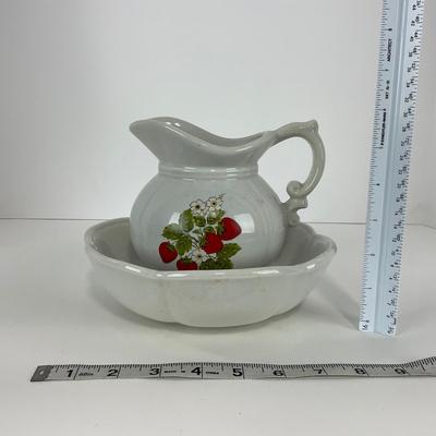 -41- POTTERY | McCoy 7528 USA Strawberry Pitcher & Bowl