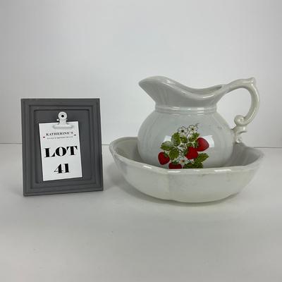 -41- POTTERY | McCoy 7528 USA Strawberry Pitcher & Bowl