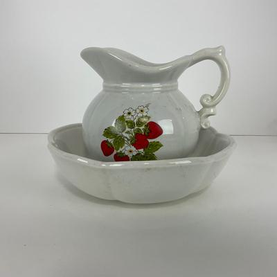 -41- POTTERY | McCoy 7528 USA Strawberry Pitcher & Bowl