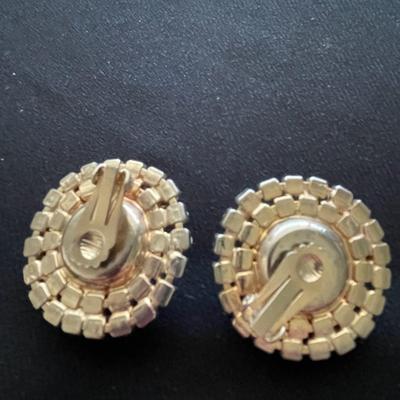 SHELL BRACELET AND VARIETY OF CLIP ON EARRINGS