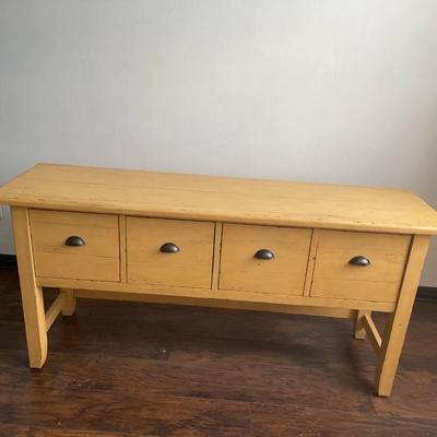 Mellow yellow chest