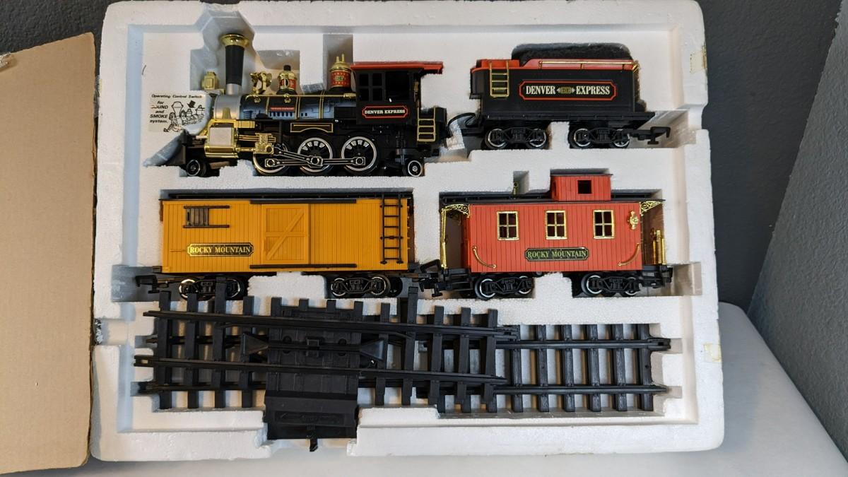 Vintage New Bright Gold Rush Denver Express 1986 Train Set Locomotive Sound Steam EstateSales