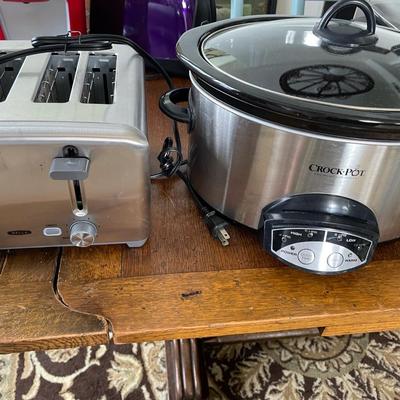 4 Slice toaster and Crockpot