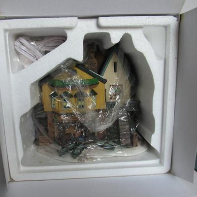 Nice MIB Dept 56 Charles Dickens Village Grapes Inn, 5th Ed, 1996