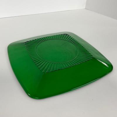 -68- GLASSWARE | Anchor Hocking Glass Co. | Forest Green Square Plates