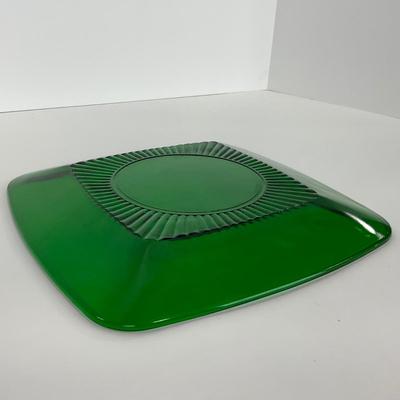 -68- GLASSWARE | Anchor Hocking Glass Co. | Forest Green Square Plates