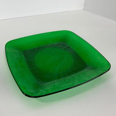 -68- GLASSWARE | Anchor Hocking Glass Co. | Forest Green Square Plates