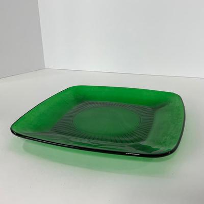 -68- GLASSWARE | Anchor Hocking Glass Co. | Forest Green Square Plates